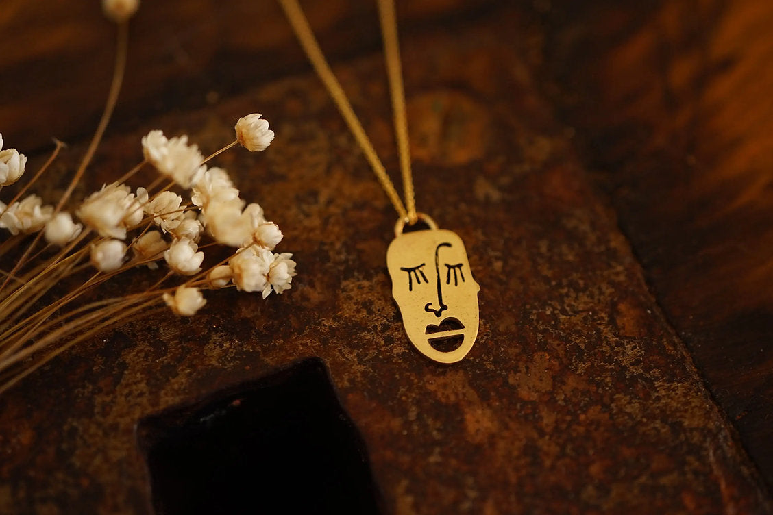 Collar caritas