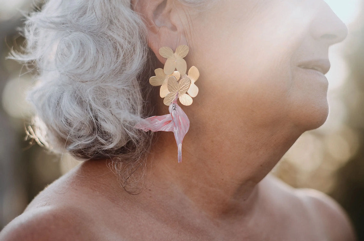 Pendientes colibrí y hortensias