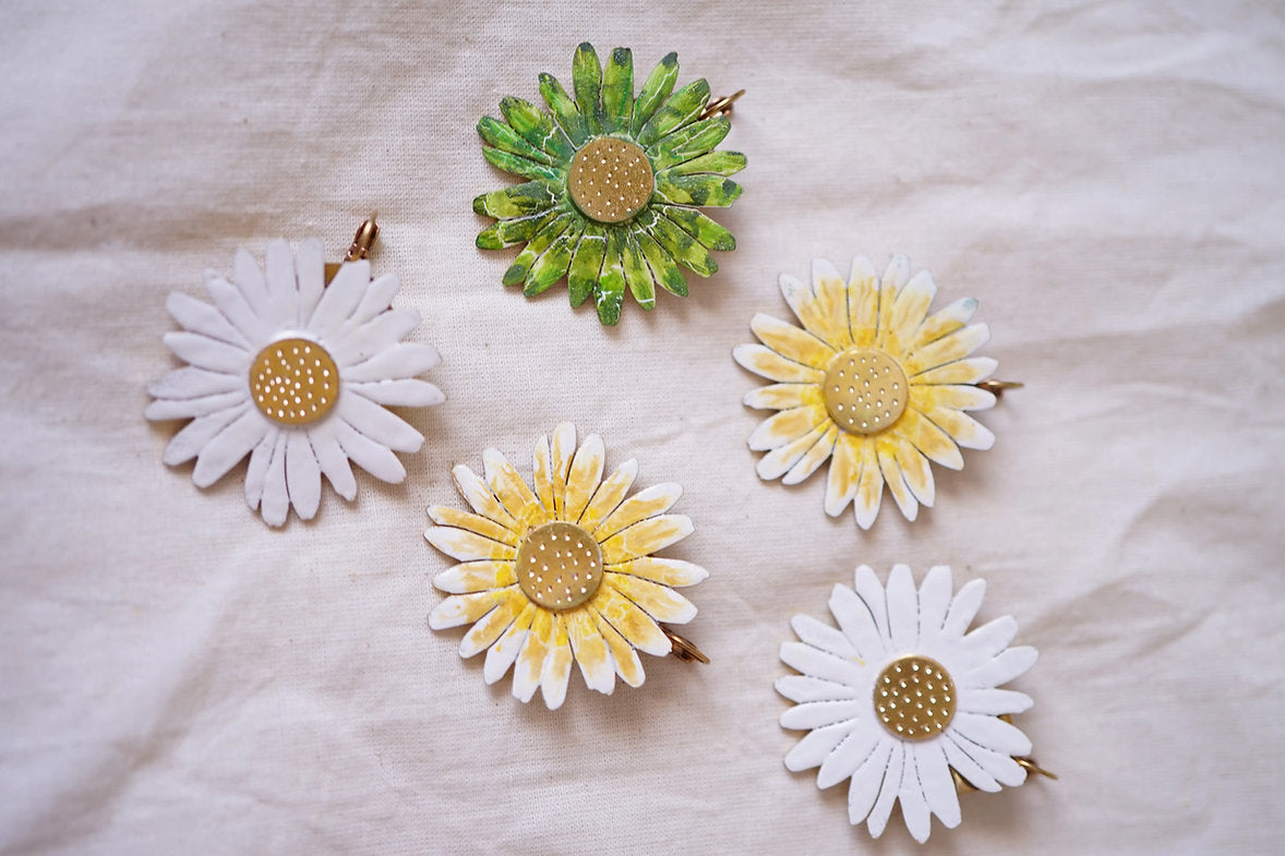 Flores de colores pendientes
