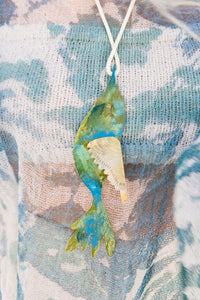 Collar un colibri indiscreto