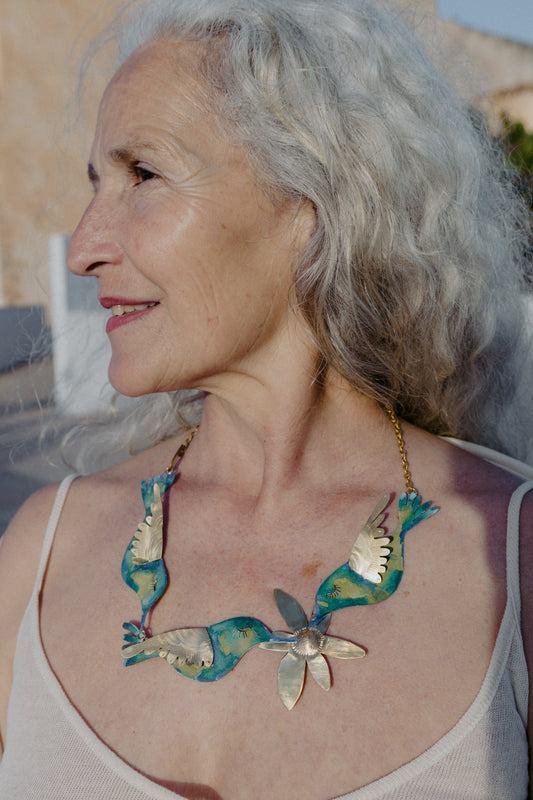 Three collars, Indiscreet Hummingbirds