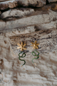 Serpientes y flores