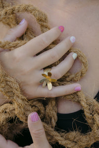 Anillo flor de escorpio