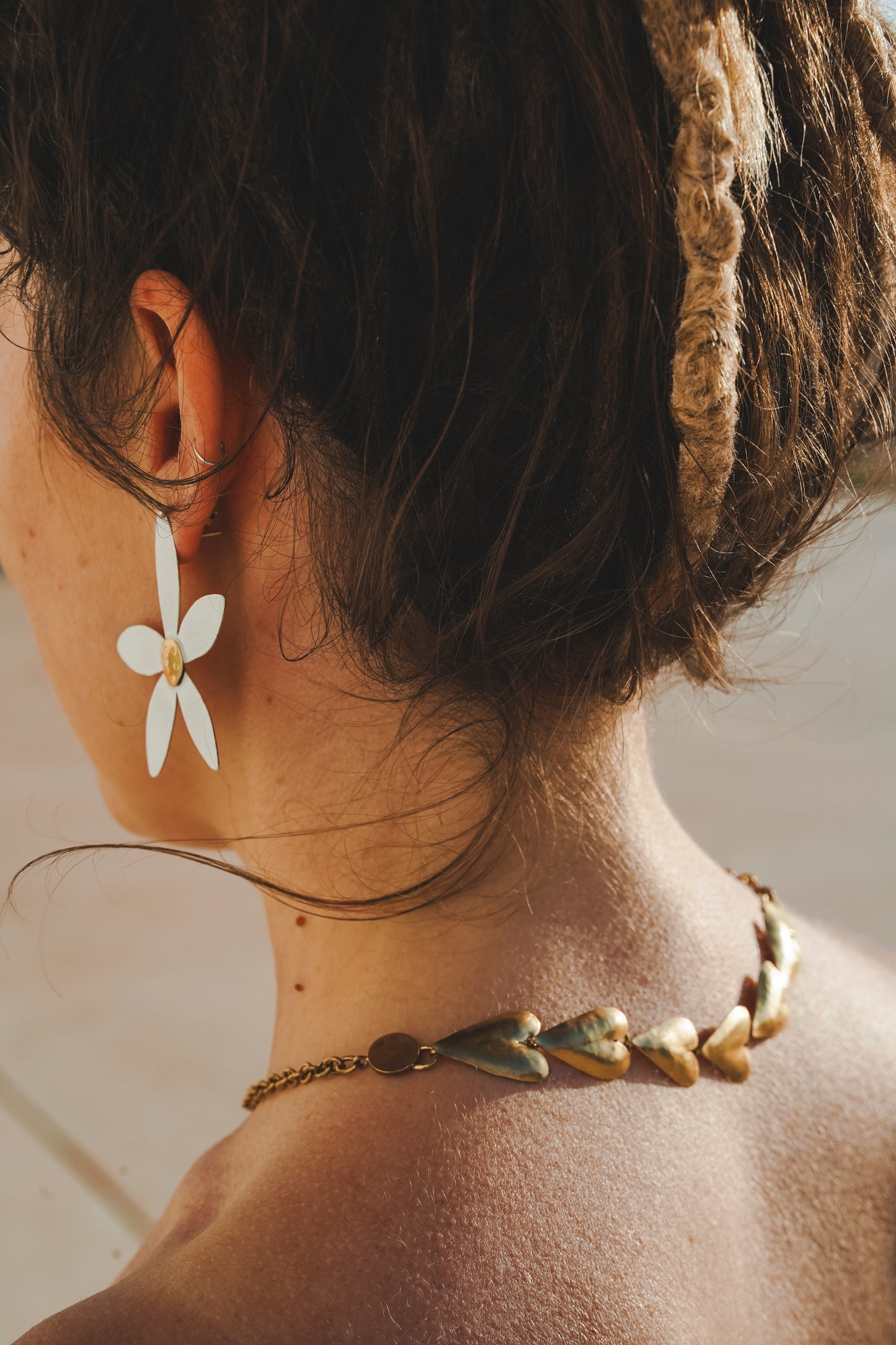 Collier ras-du-cou tissé