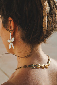Collier ras-du-cou tissé
