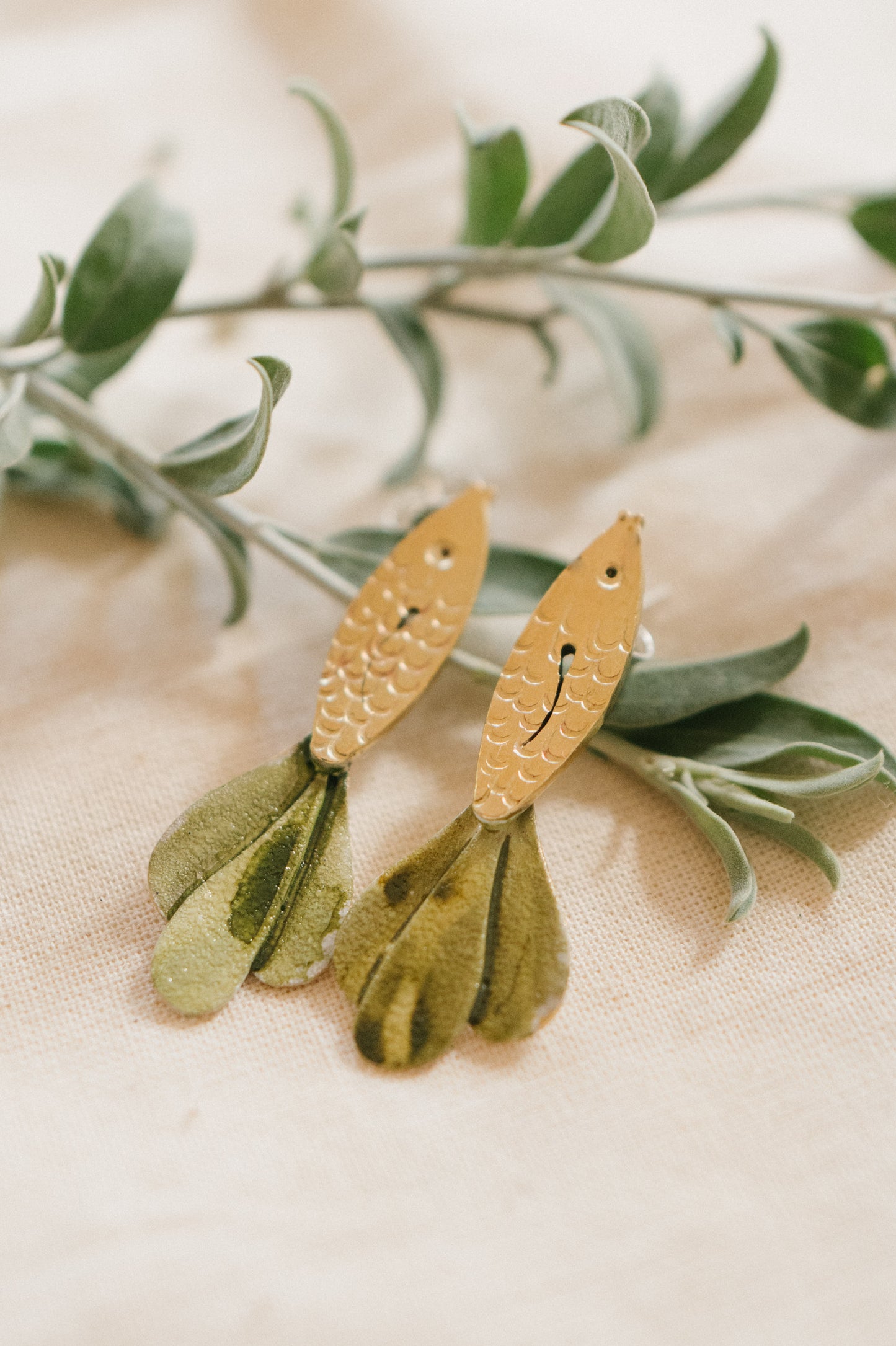 pendientes pequeños peces