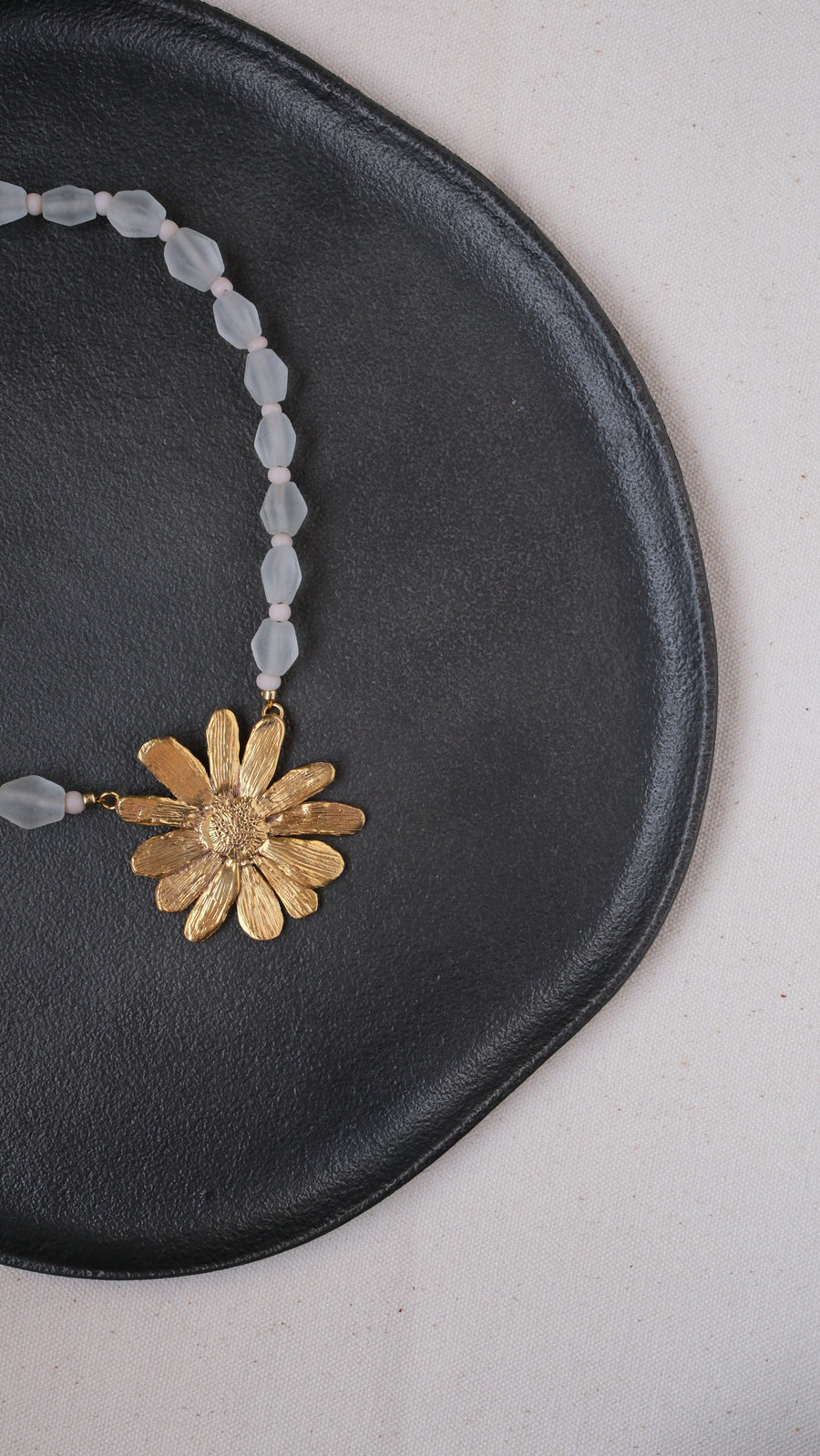 Collar flores y vidrios