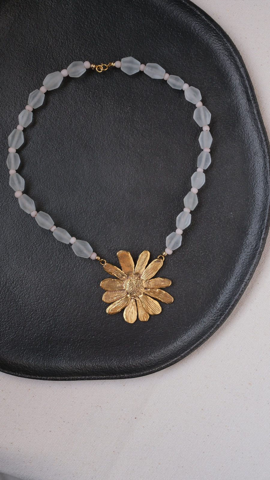 Collar flores y vidrios