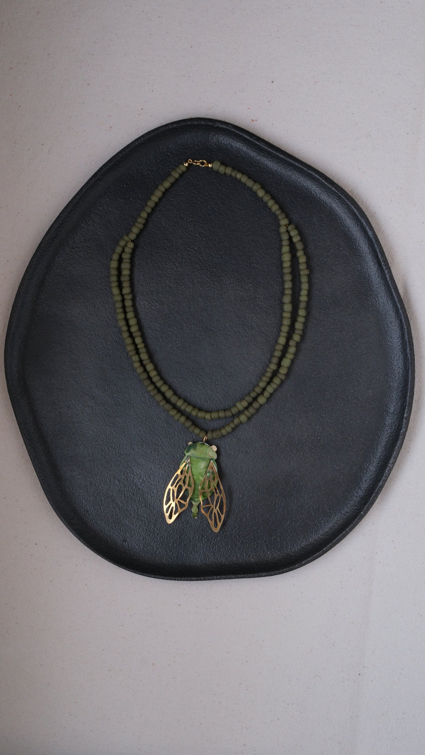 Collana cicala e vetri