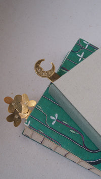Señalador para libros luna