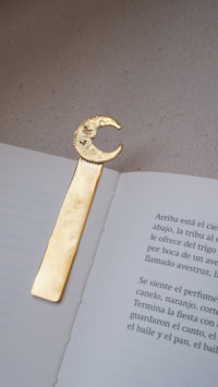 Señalador para libros luna
