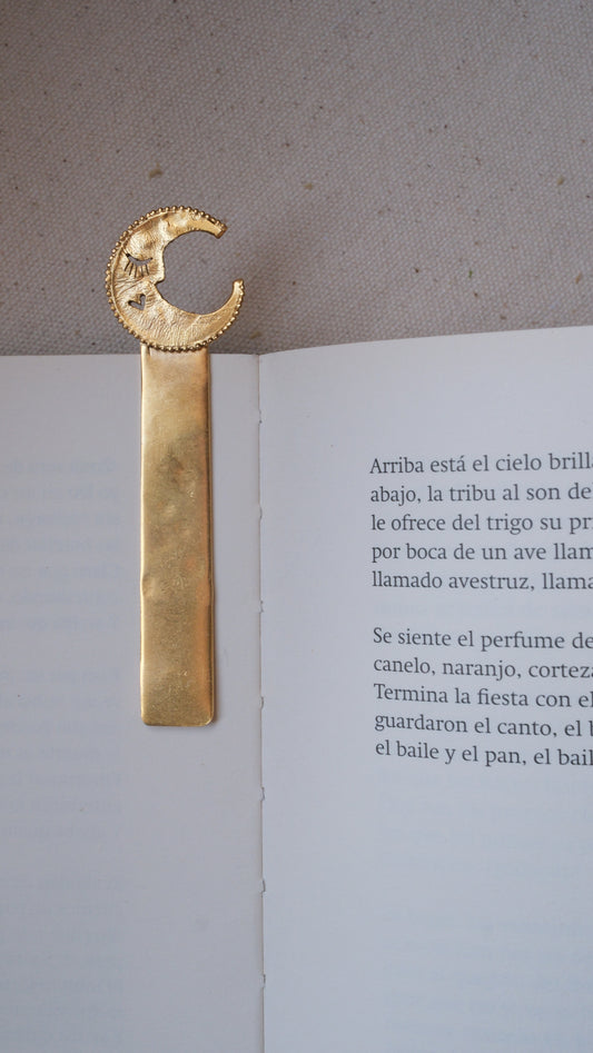 Señalador para libros luna