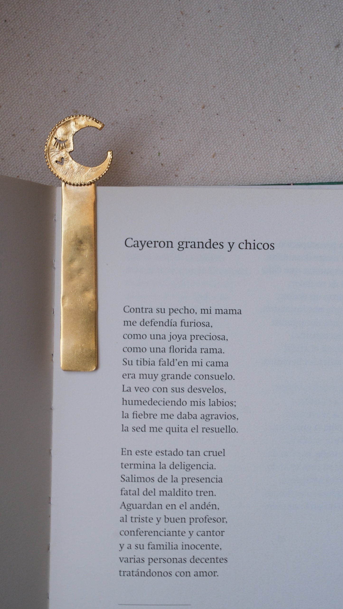 Señalador para libros luna
