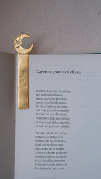 Señalador para libros luna