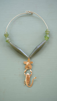 Collier cigale et verre