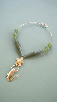 Collier cigale et verre