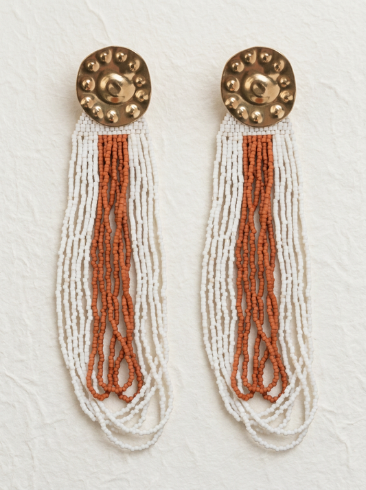 Pendientes tejiendo red