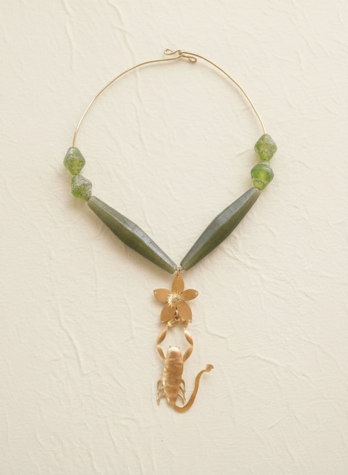 Collier cigale et verre