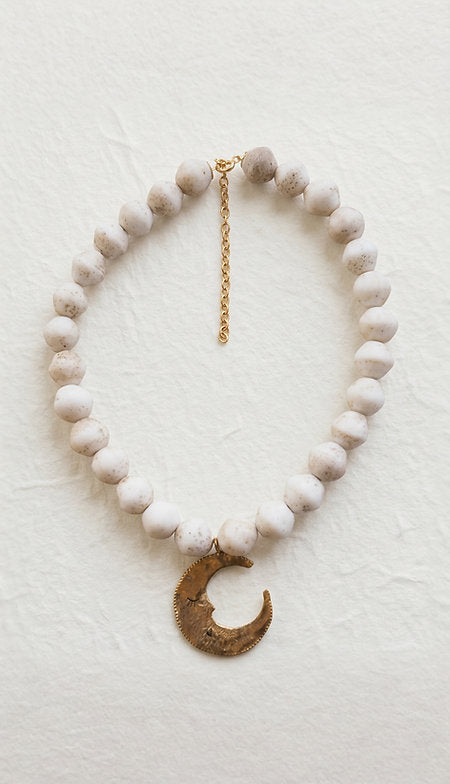 Collar luna y vidrios