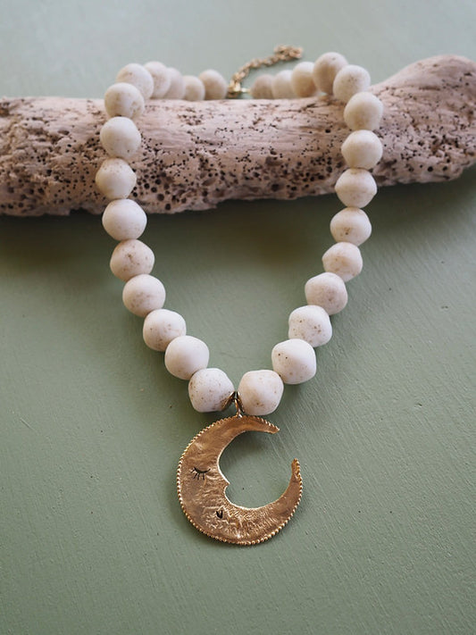 Collar luna y vidrios