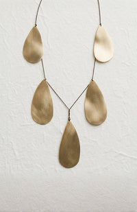 Collar lágrimas gigante