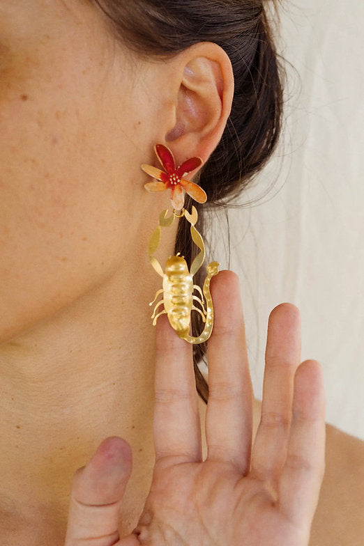 Pendientes escorpio