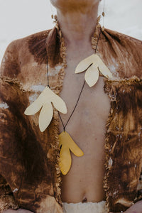 Collar pisadas gigante