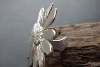 Anillo flores gigante