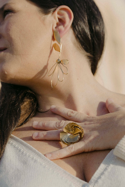 Anillo pétalos amapolas
