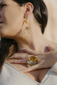 Anillo pétalos amapolas
