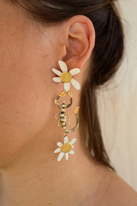 Pendientes escorpiones y flores