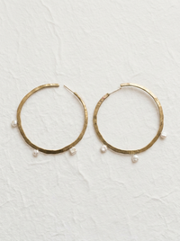 Argollas con perlas de rio