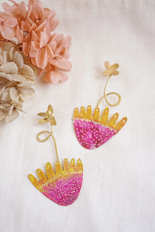 pendientes floreciendo