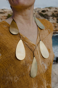 Collar lágrimas gigante