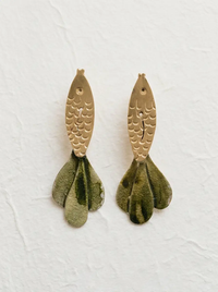 pendientes pequeños peces