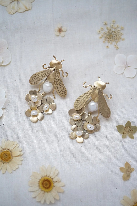 Pendientes abejas y perlas