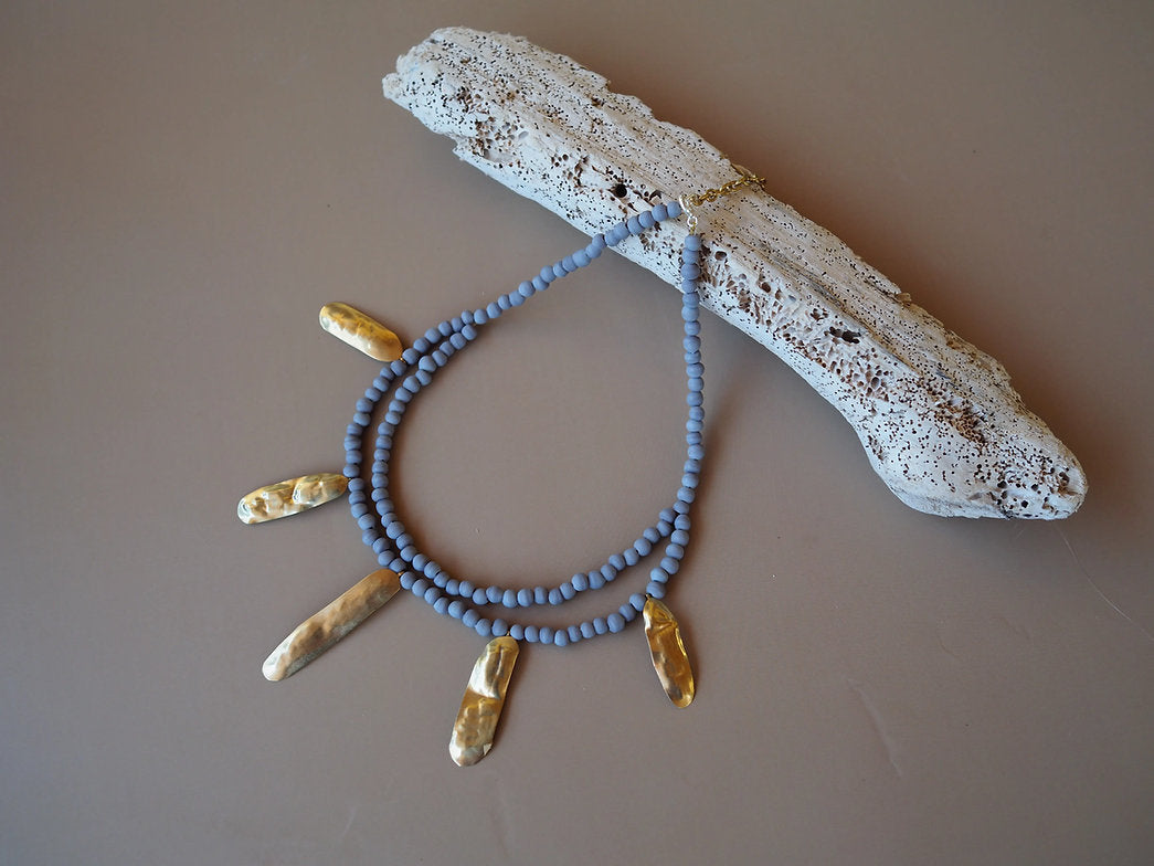 Collar hojas al viento