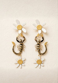 Pendientes escorpiones y flores