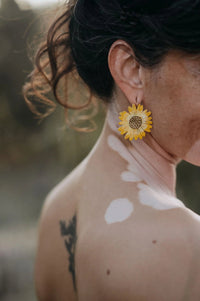 Flores de colores pendientes