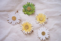 Flores de colores pendientes