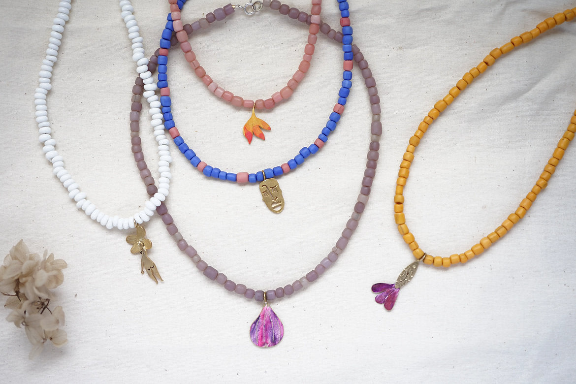 Collares vidrios y colores