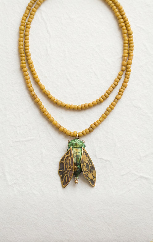 Collar chicharra y vidrios