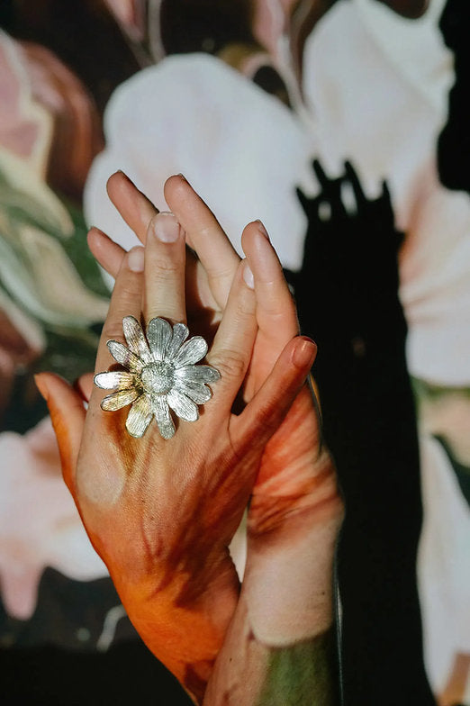 Anillo flores gigante