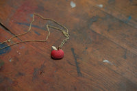 collar manzana