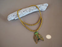 Collar chicharra y vidrios